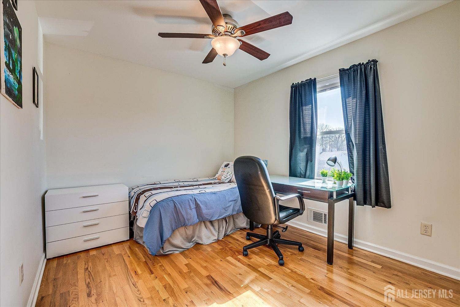 5 Patricia Avenue Edison, NJ 08837 - Photo 26 of 35