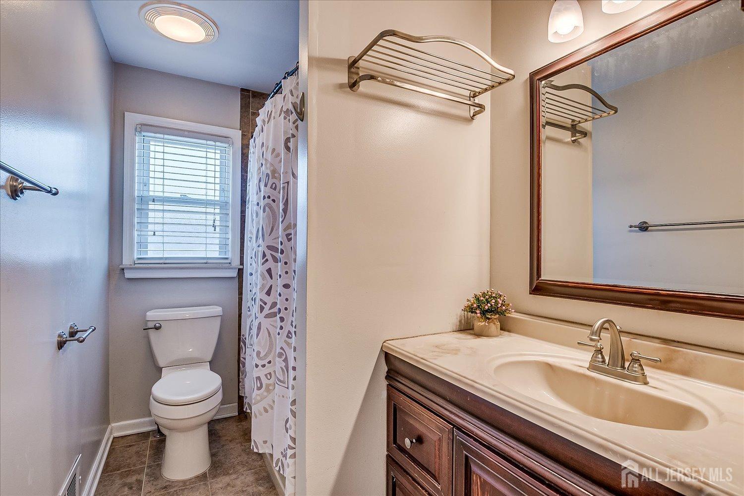 5 Patricia Avenue Edison, NJ 08837 - Photo 28 of 35