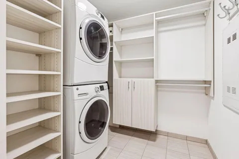 $640,000 | 1240 South 2nd Street, Unit 1004, Minneapolis, MN 55415