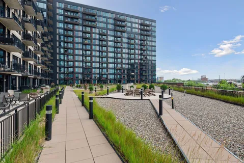 $640,000 | 1240 South 2nd Street, Unit 1004, Minneapolis, MN 55415