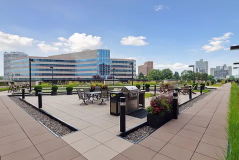 $640,000 | 1240 South 2nd Street, Unit 1004, Minneapolis, MN 55415