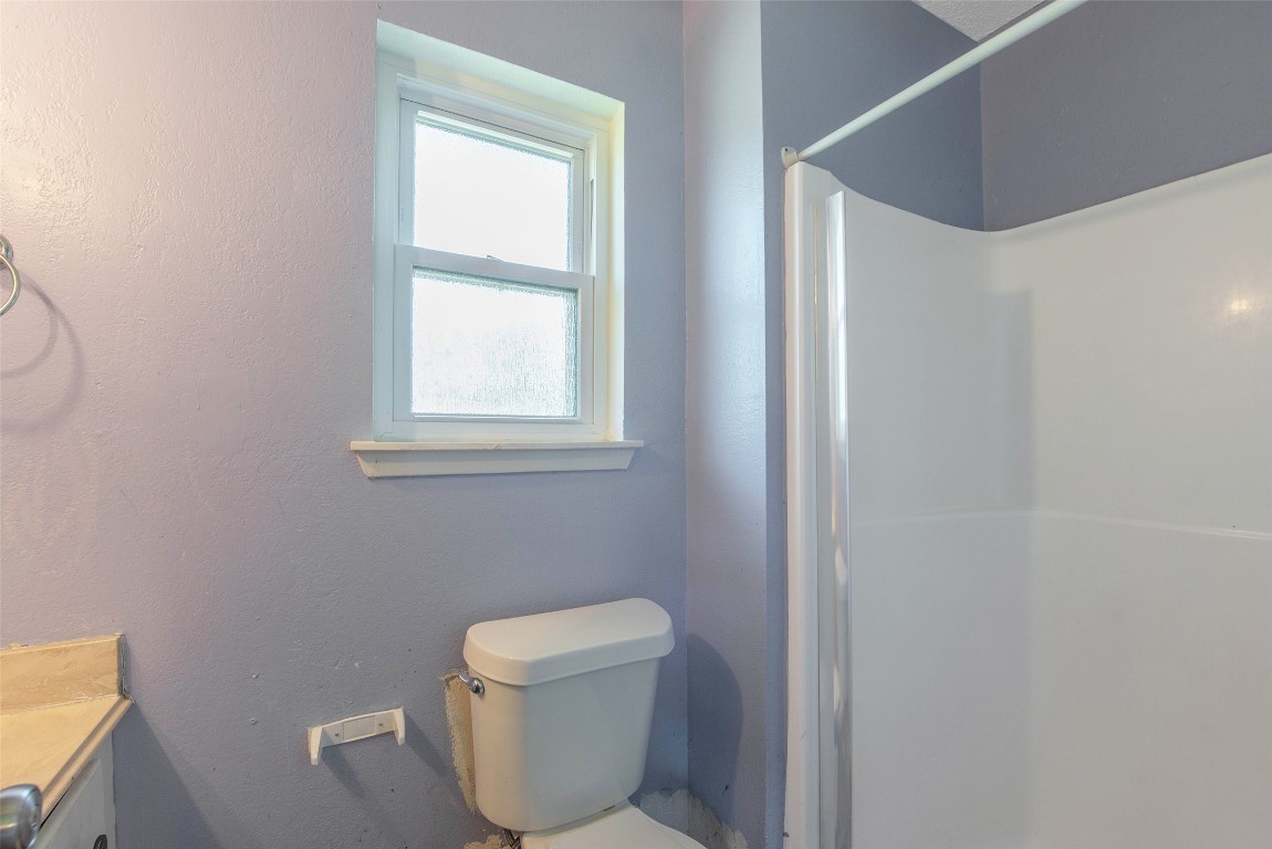 504 Raymond Street La Marque, TX 77568 - Photo 18 of 22 a bathroom with a toilet and a window
