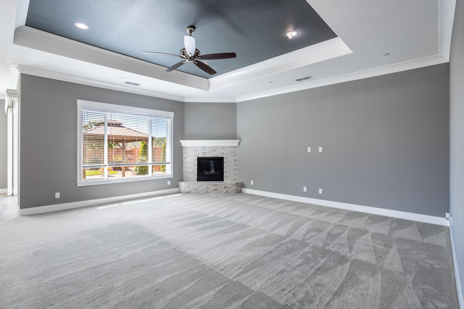 4755 Lower Springs Road Redding, CA 96001 - Photo 5 of 40 Living