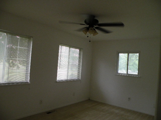 1601 Cook Owosso, MI 48867 - Photo 12 of 23 31245680-12.JPG