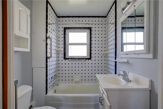 $2,800 | 22 Burdick Avenue, Newport, RI 02840