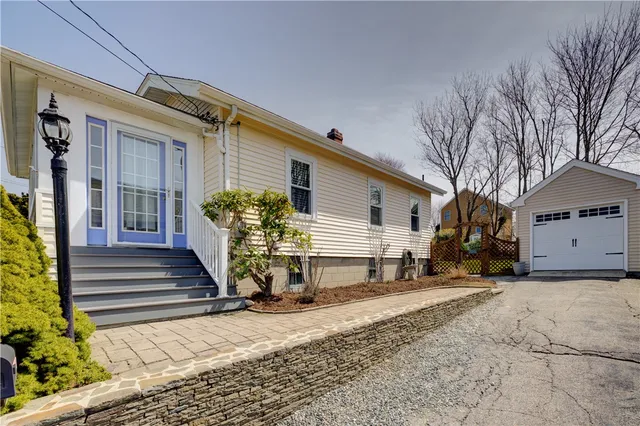 $2,800 | 22 Burdick Avenue, Newport, RI 02840