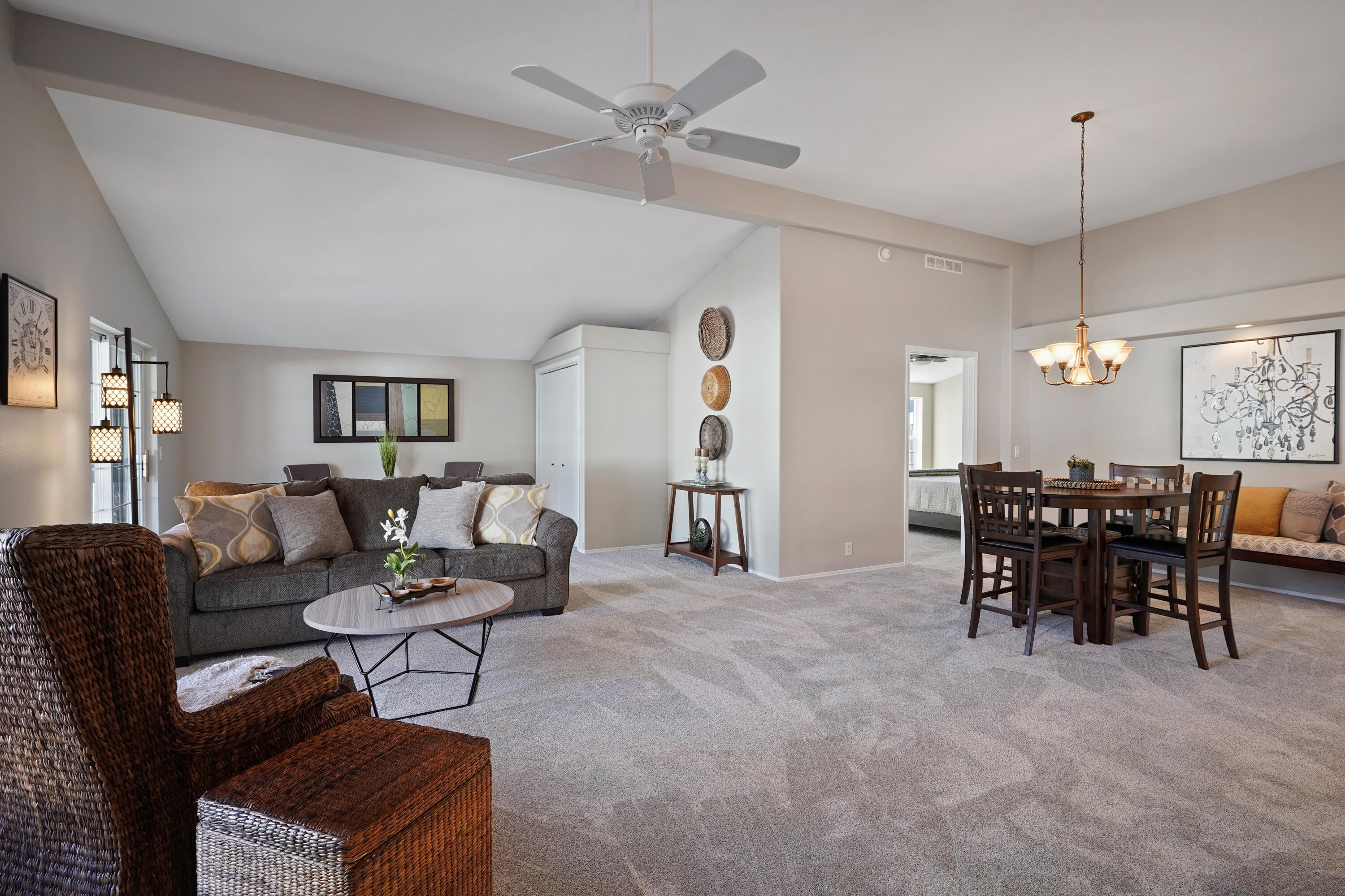 159 North Wheeler Loop Sisters, OR 97759 - Photo 9 of 25 Great Room