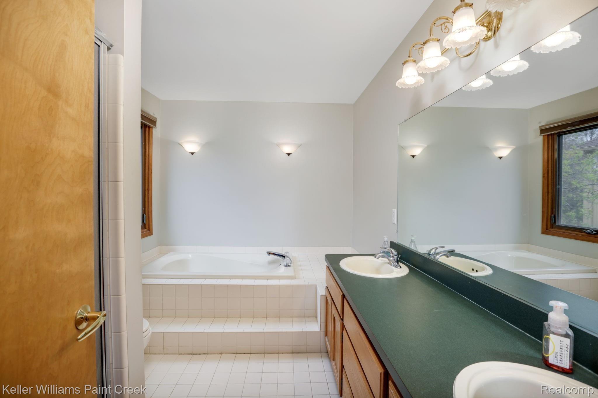 1028 River Mist Drive Rochester, MI 48307 - Photo 17 of 37 1028+River+Mist+Dr+Rochester-34-mls.jpg