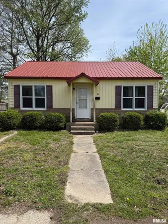 $470,000 | 905 South Aikman Street, Marion, IL 62959