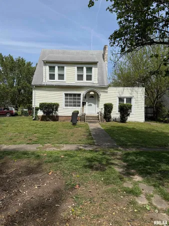 $470,000 | 905 South Aikman Street, Marion, IL 62959