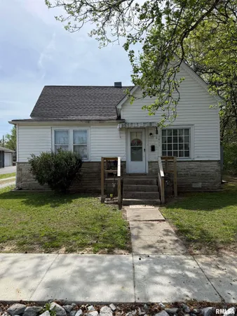 $470,000 | 905 South Aikman Street, Marion, IL 62959