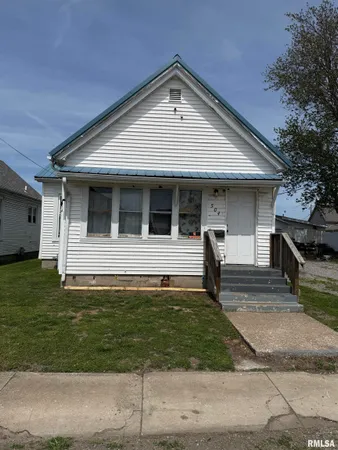 $470,000 | 905 South Aikman Street, Marion, IL 62959