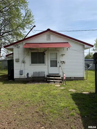 $470,000 | 905 South Aikman Street, Marion, IL 62959