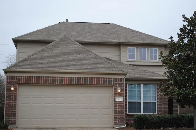 a outdoor view of house