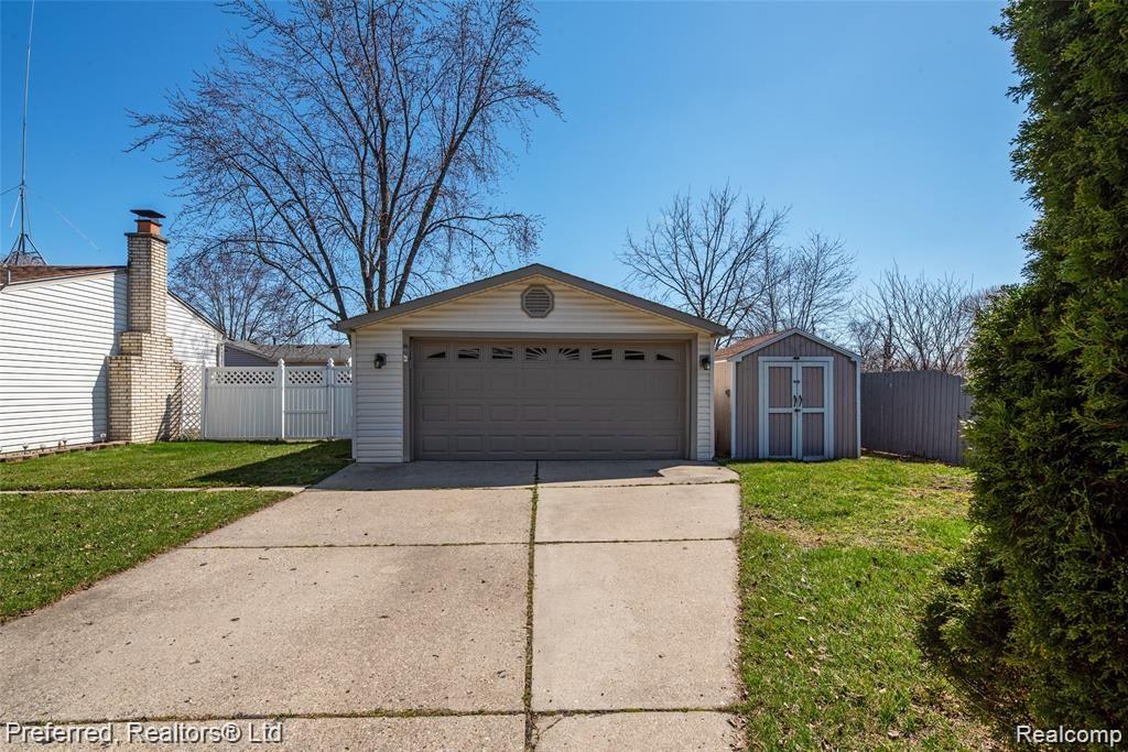 42461 Hanford Road Canton, MI 48187 - Photo 4 of 21 DSC_5645.jpg