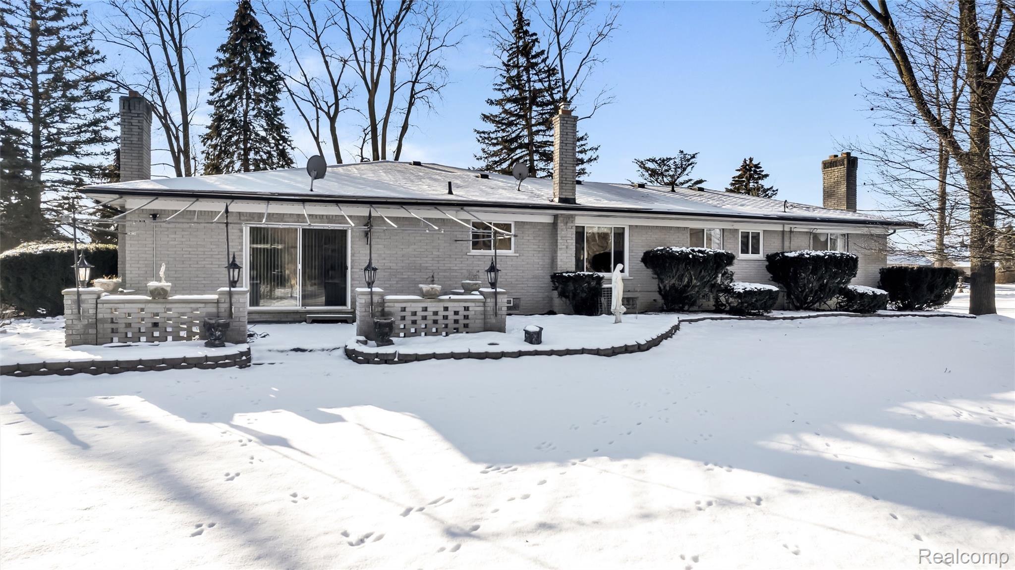 1781 Mackwood Road Rochester, MI 48307 - Photo 34 of 39 08-DJI_0709.jpg