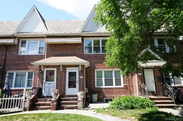 $828,000 | 160-11 84th Road | Jamaica Hills