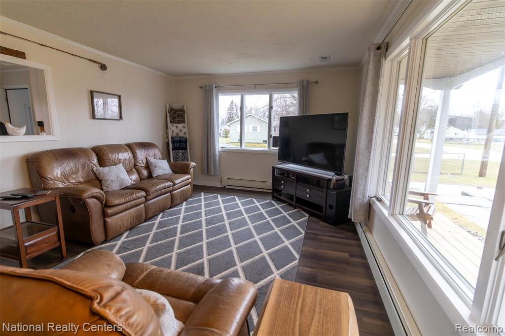 529 North Watkins Street Perry, MI 48872 - Photo 6 of 37