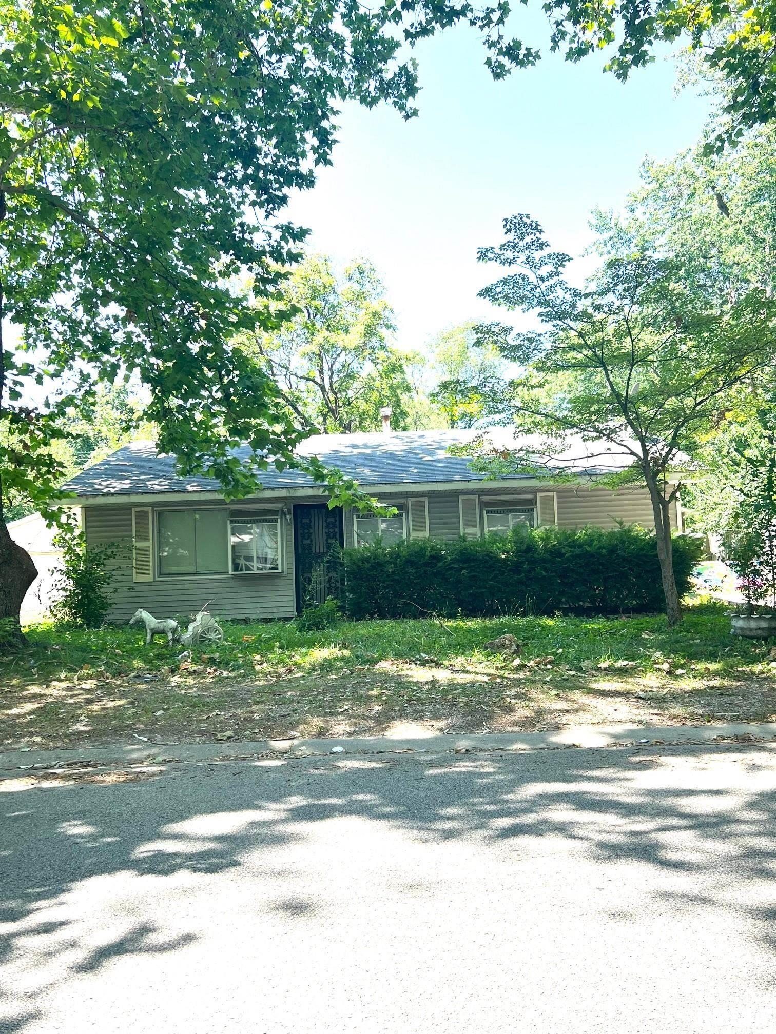 1925 South Pope Avenue Springfield, IL 62703 - Photo 1 of 1