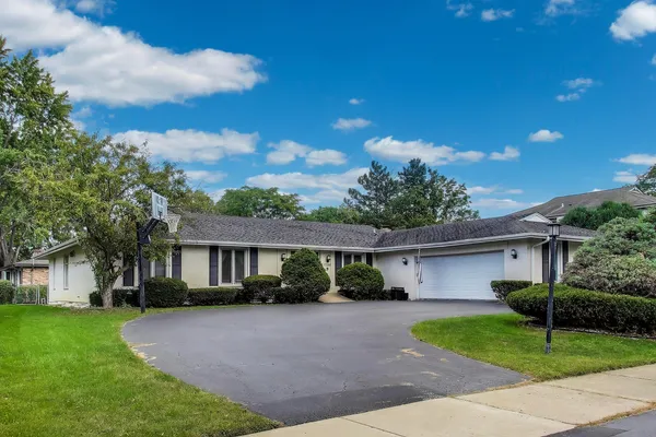 $730,000 | 3360 Lake Knoll Drive, Northbrook, IL 60062
