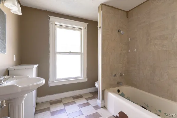 $139,900 | 80 East Utica Street, Oswego, NY 13126