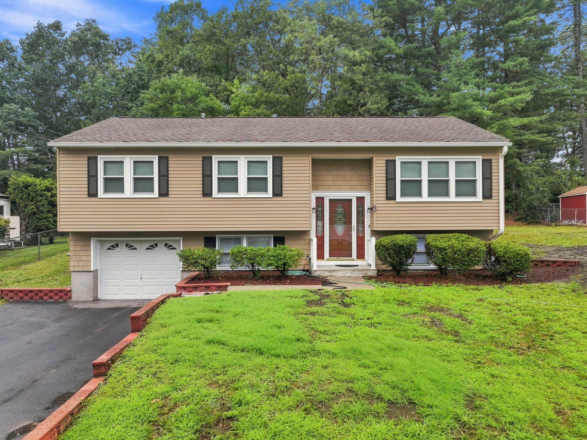 6 Penobscot Road Nashua, NH 03062 - Photo 1 of 37 Gallery Image 1