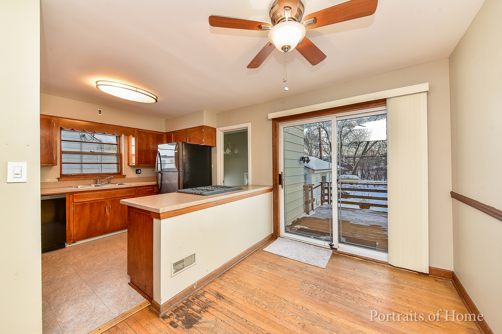 437 Austin Street Downers Grove, IL 60515 - Photo 3 of 16 a view of an empty room with a window
