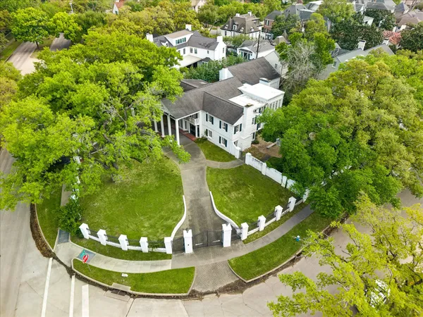 $3,850,000 | 1811 Kirby Drive, Houston, TX 77019