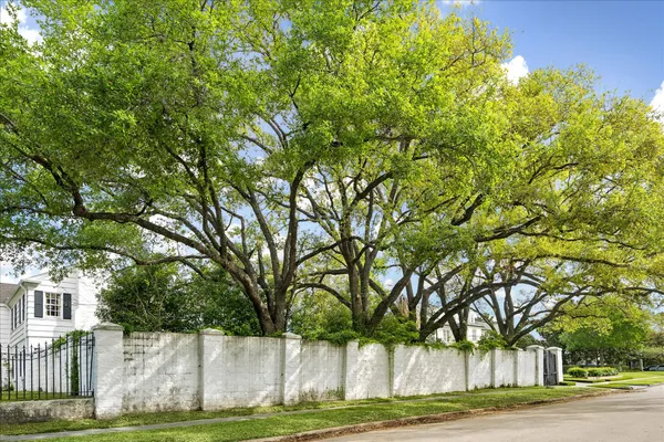 $3,850,000 | 1811 Kirby Drive, Houston, TX 77019