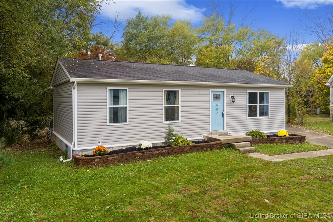 902 Assembly Road Jeffersonville, IN 47130 - Photo 3 of 41