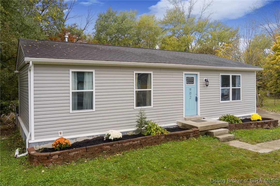 902 Assembly Road Jeffersonville, IN 47130 - Photo 4 of 41