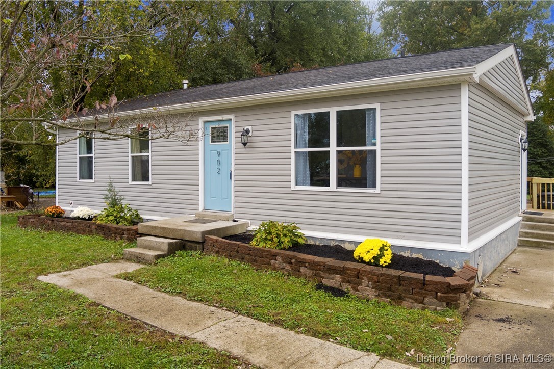 902 Assembly Road Jeffersonville, IN 47130 - Photo 6 of 41