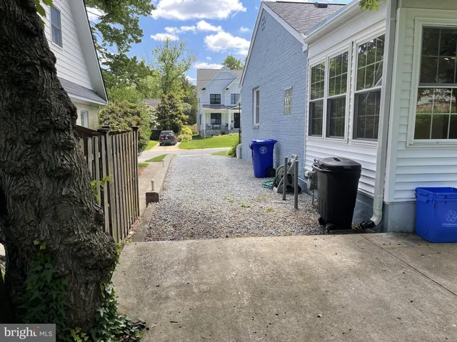 $2,950 | 5817 Kingswood Road, Bethesda, MD 20814