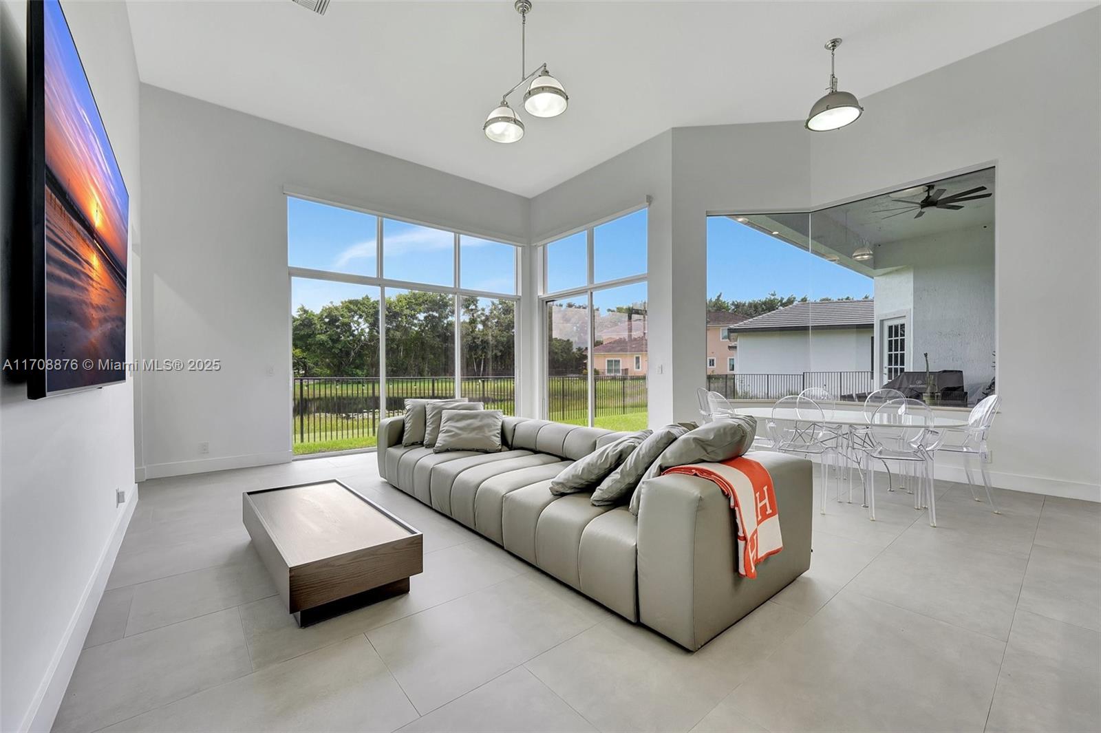 19086 Park Ridge Street Weston, FL 33332 - Photo 4 of 45