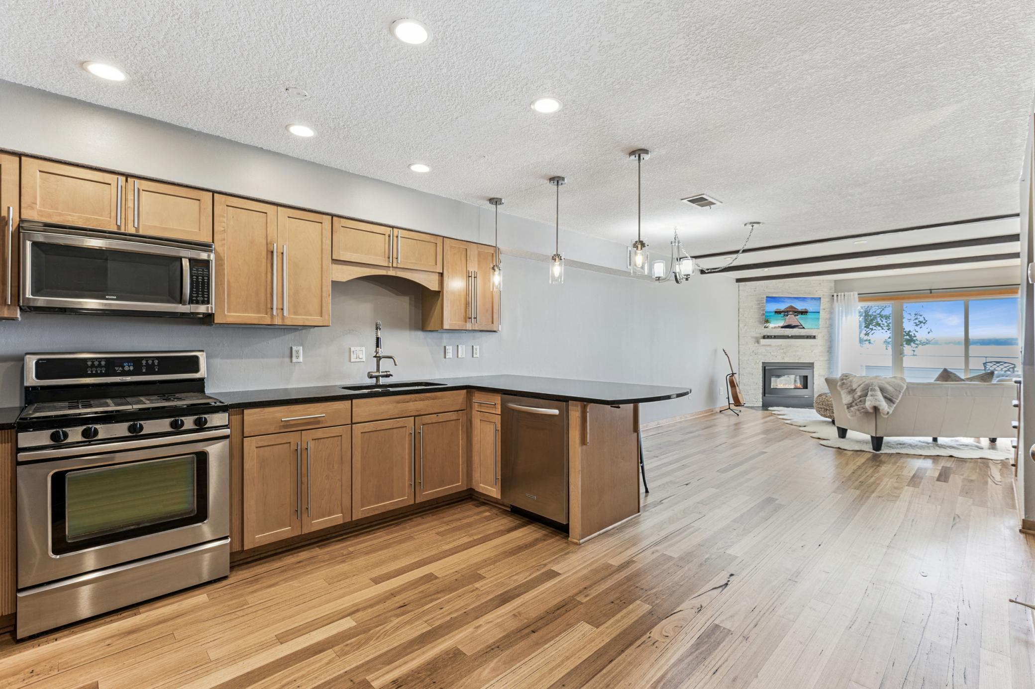 4 Shoreline Place Spring Park, MN 55384 - Photo 4 of 15 Gallery Image 4
