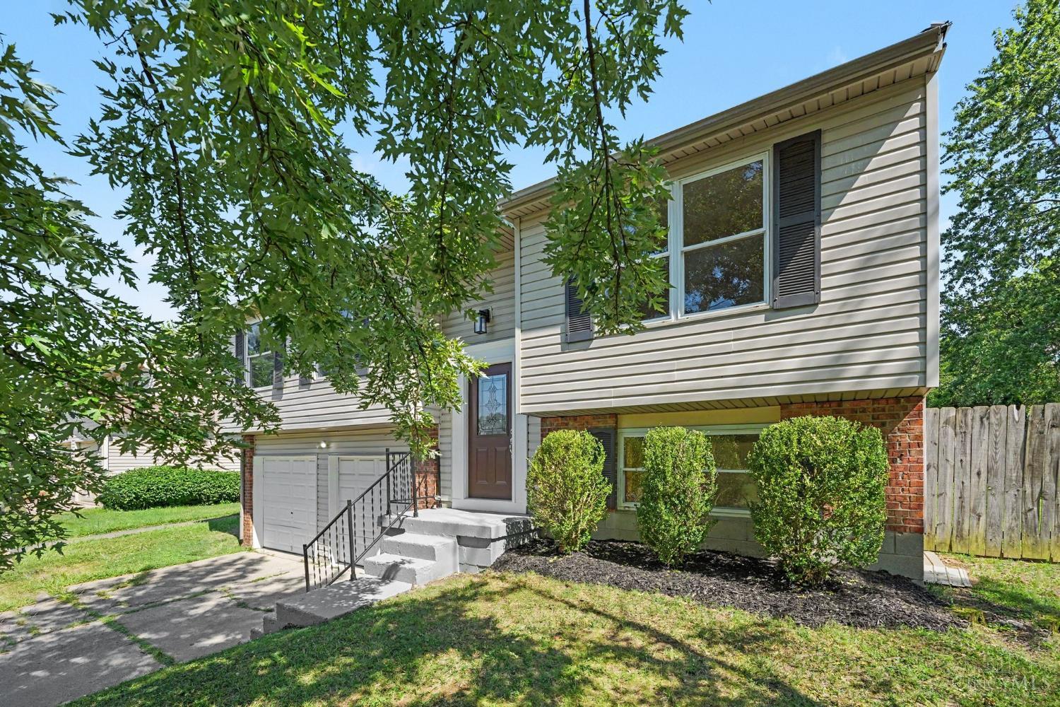 1492 Kingsbury Drive Cincinnati, OH 45240 - Photo 4 of 26 Gallery Image 4