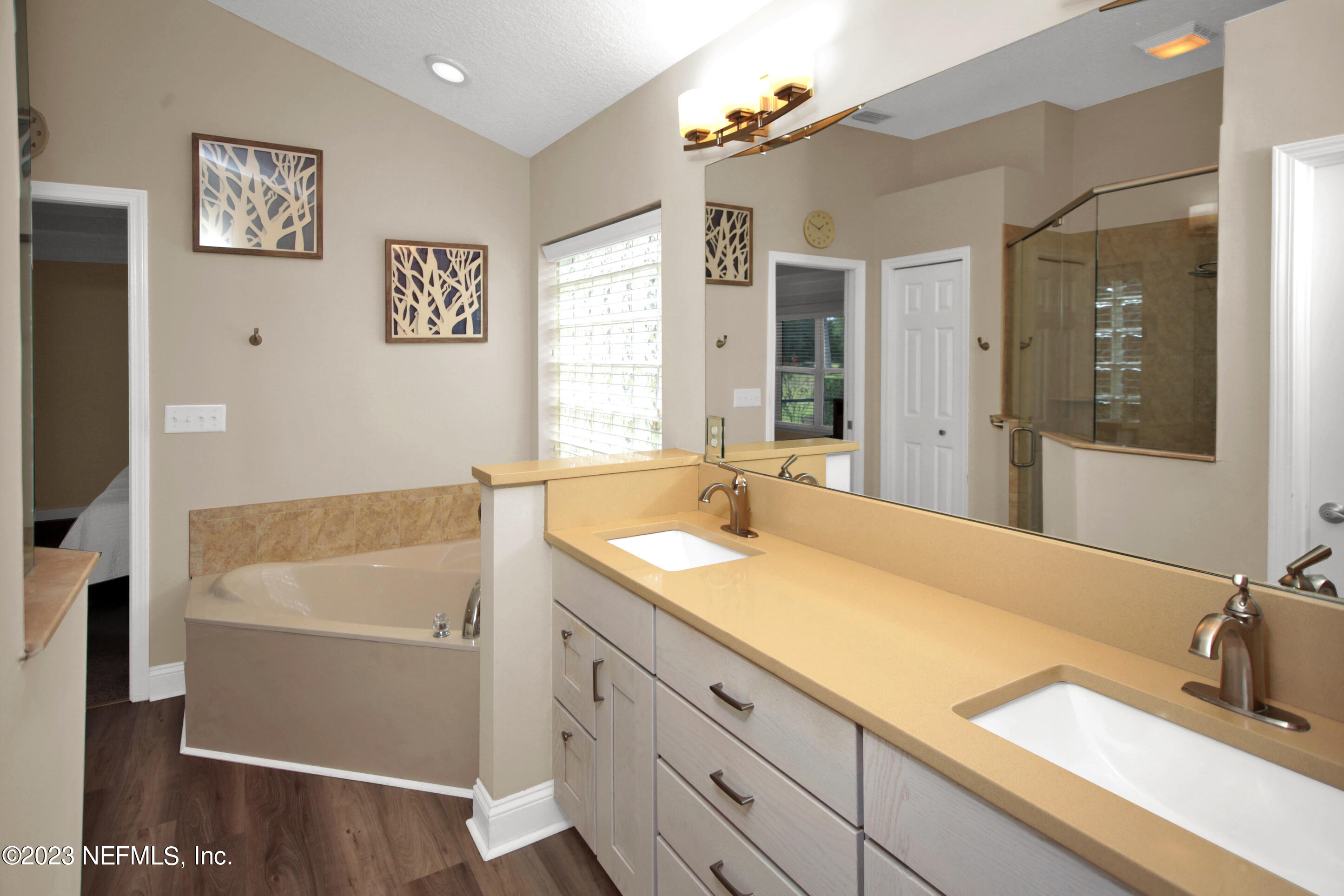 944 Oxford Drive St. Augustine, FL 32084 - Photo 22 of 58 a bathroom with a sink and a bathtub