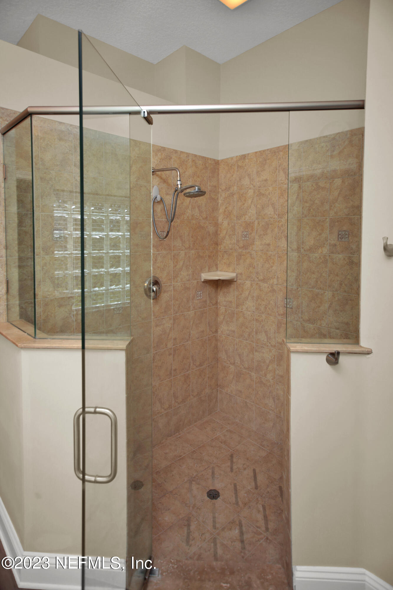 944 Oxford Drive St. Augustine, FL 32084 - Photo 26 of 58 a bathroom with a shower