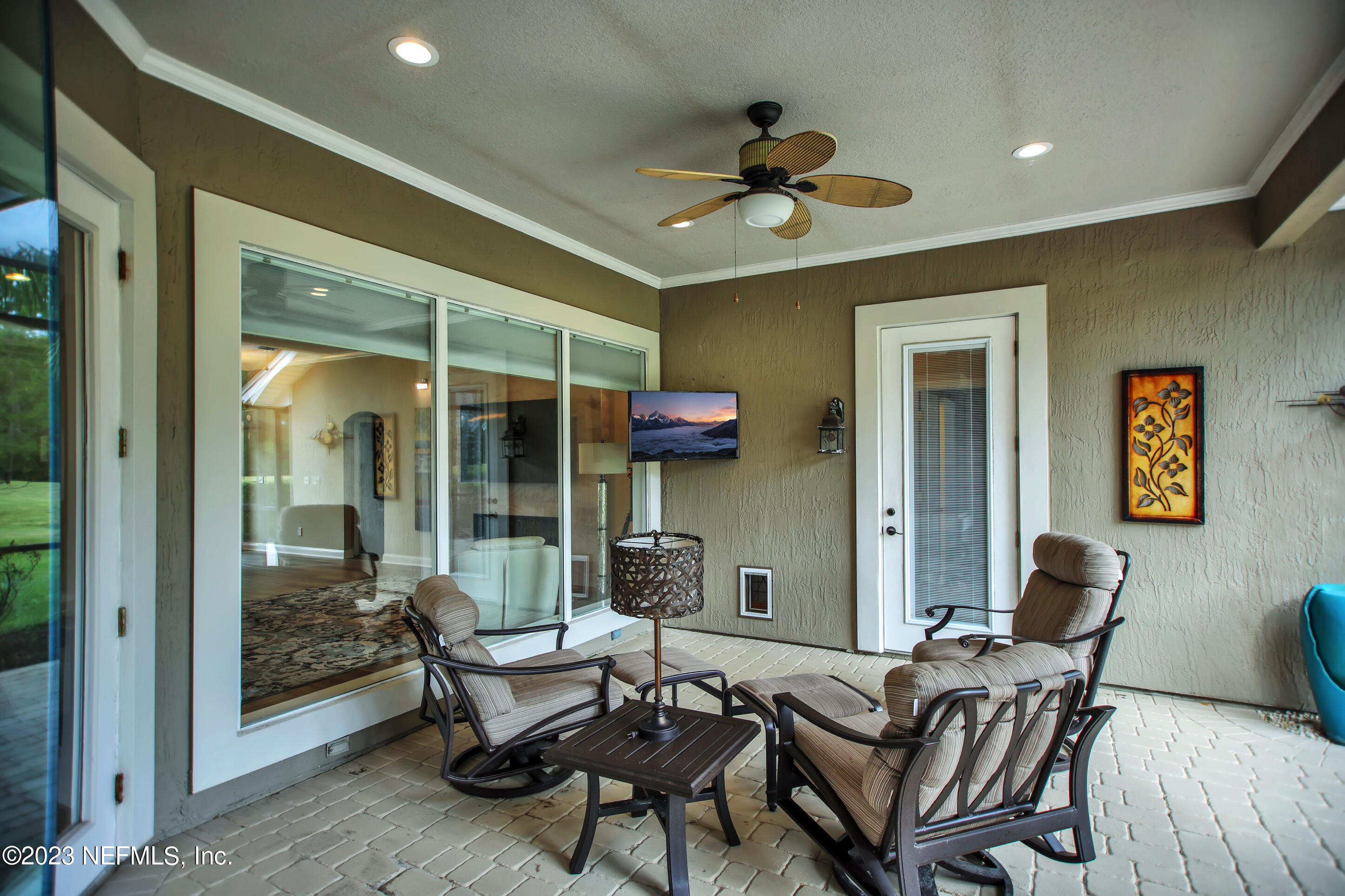 944 Oxford Drive St. Augustine, FL 32084 - Photo 38 of 58 a living room with furniture