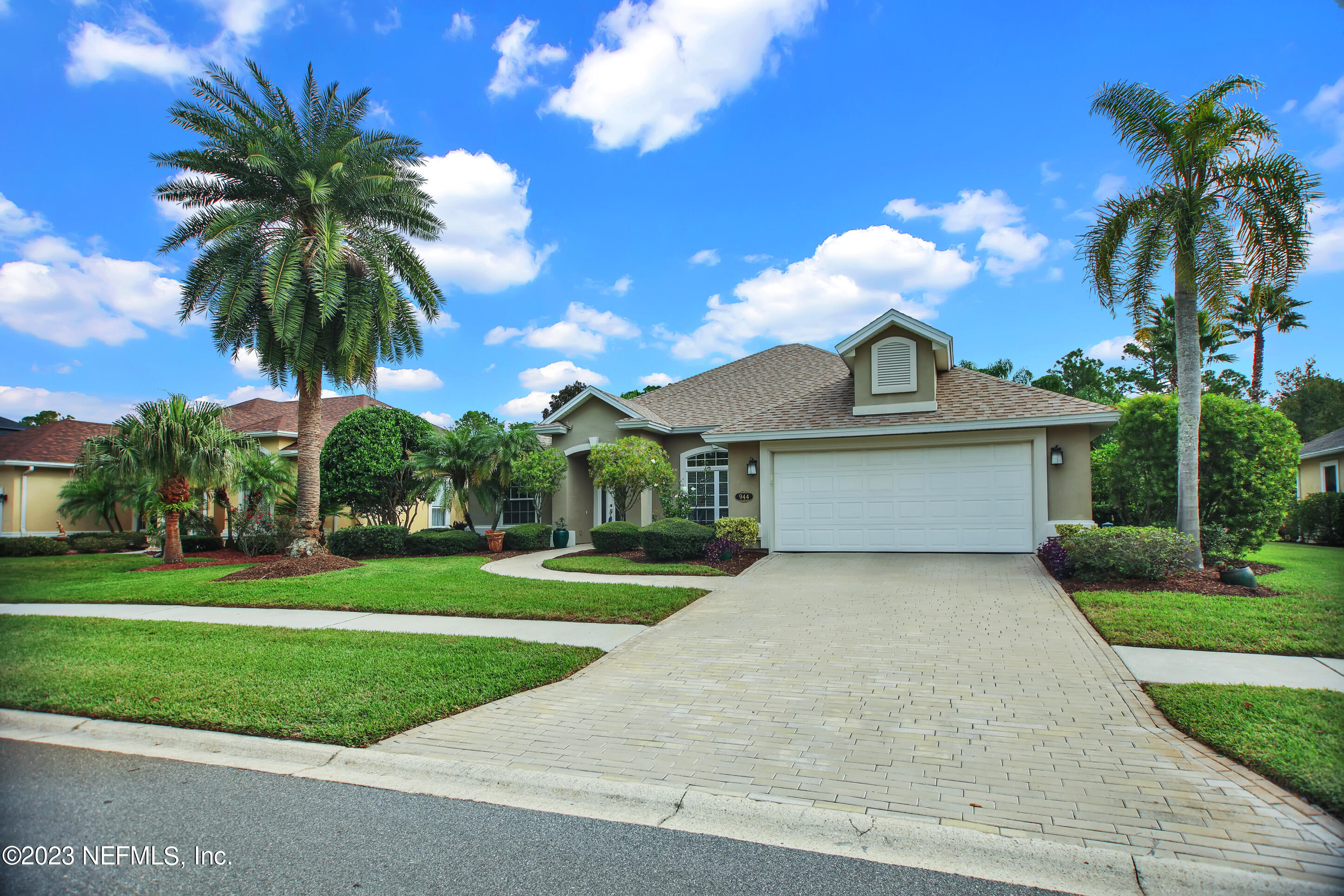 944 Oxford Drive St. Augustine, FL 32084 - Photo 56 of 58 a front view of a house with garden