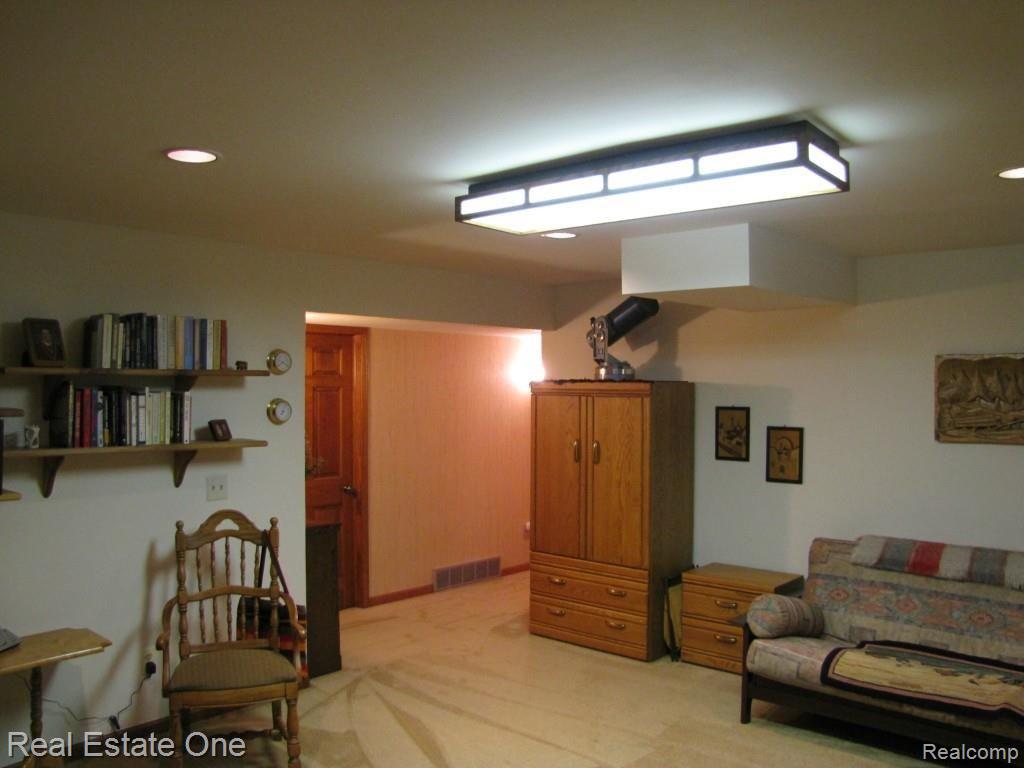 2440 Ford Road White Lake, MI 48383 - Photo 19 of 24 Guest Rm Lwr.jpg