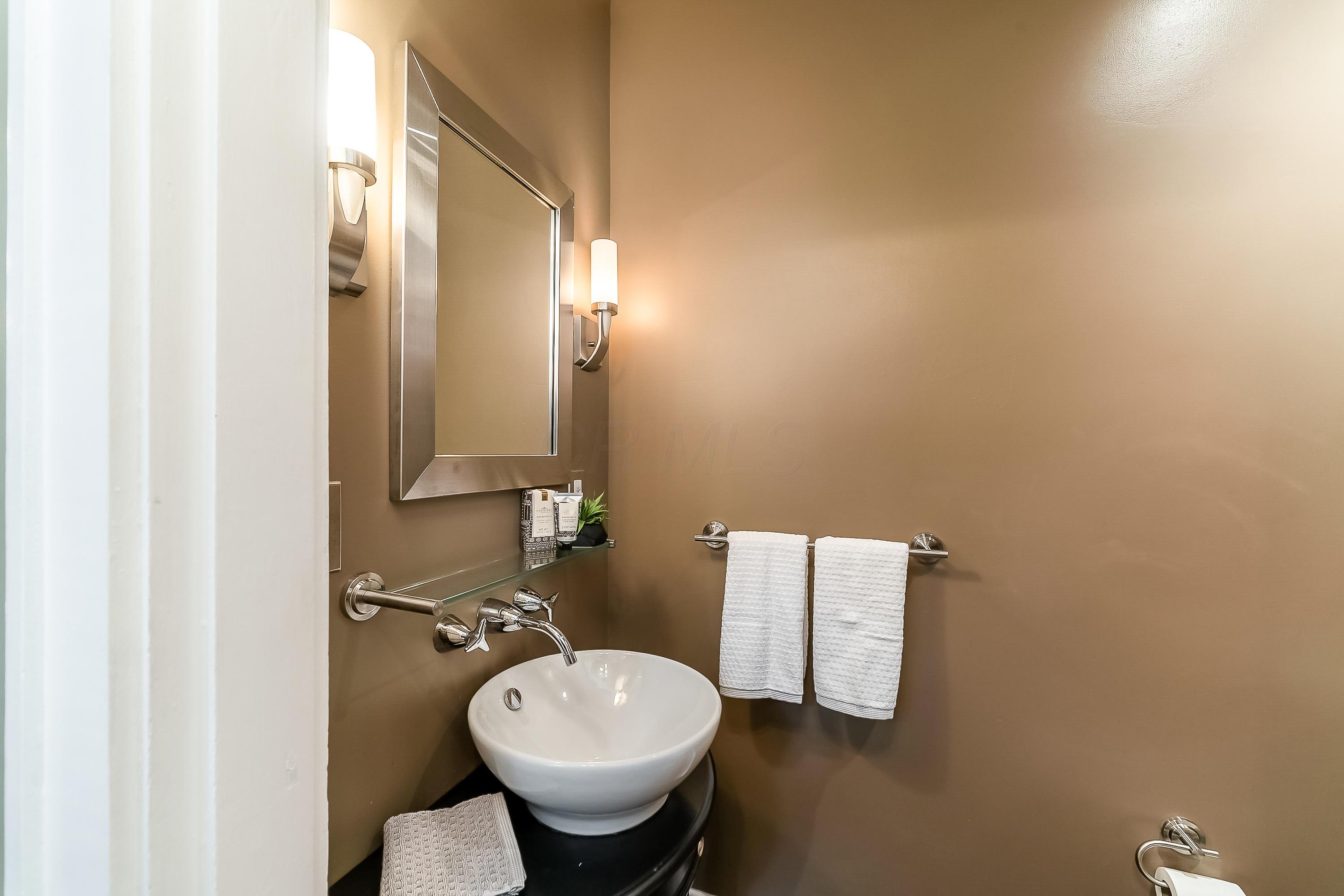 299 East Kelso Road Columbus, OH 43202 - Photo 13 of 36