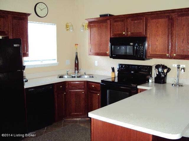 10205 Rod N Reel Road Louisville, KY 40229 - Photo 6 of 22 DSC01484