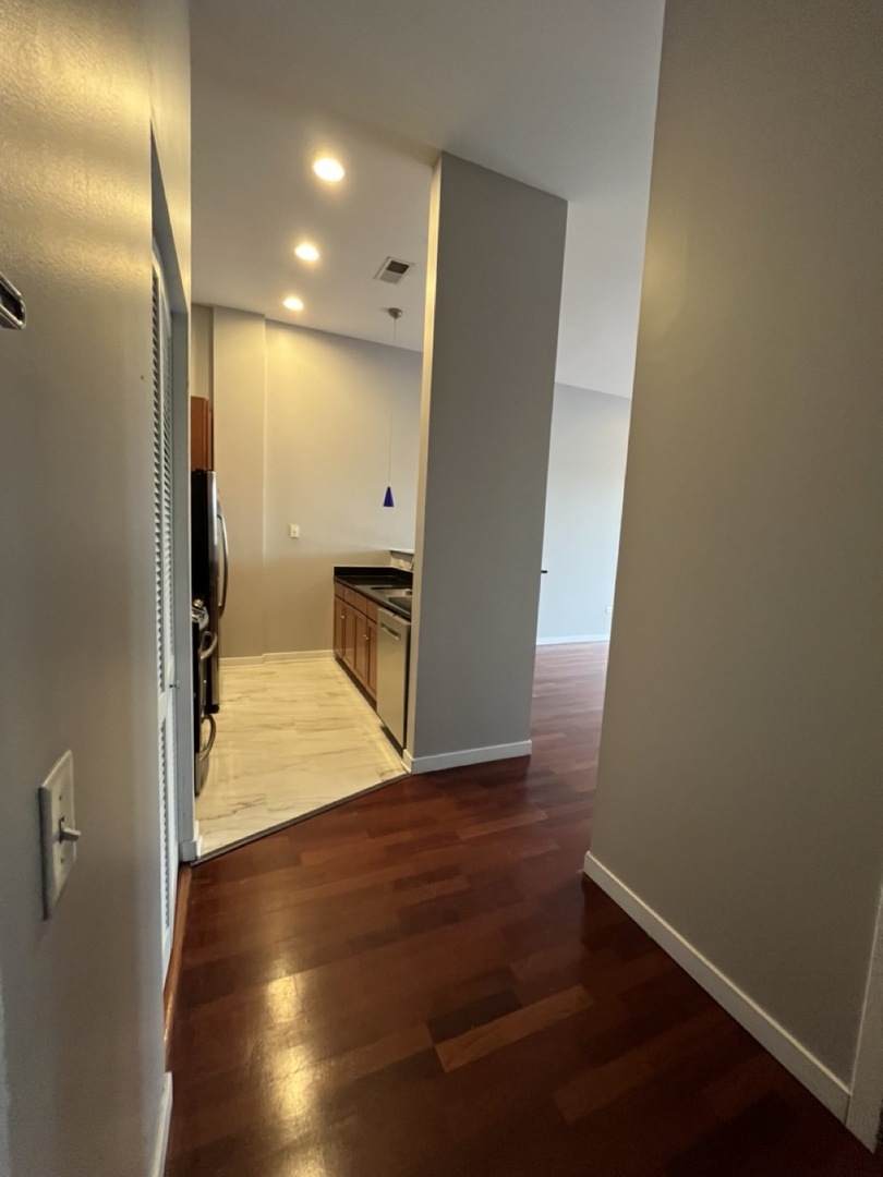 3920 North Sheridan Road, Unit 508 Chicago, IL 60613 - Photo 11 of 17