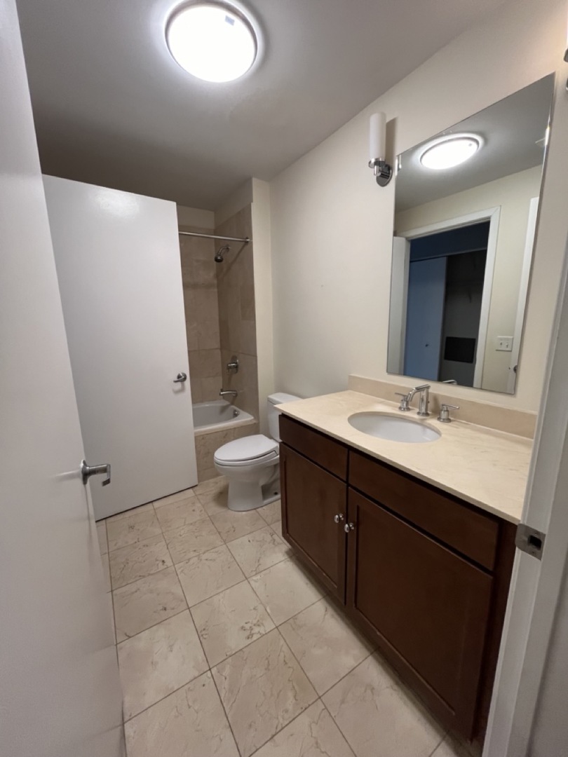 3920 North Sheridan Road, Unit 508 Chicago, IL 60613 - Photo 12 of 17