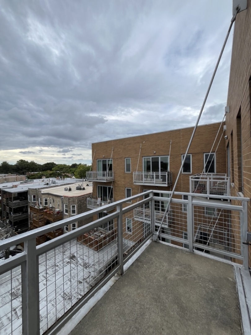 3920 North Sheridan Road, Unit 508 Chicago, IL 60613 - Photo 3 of 17