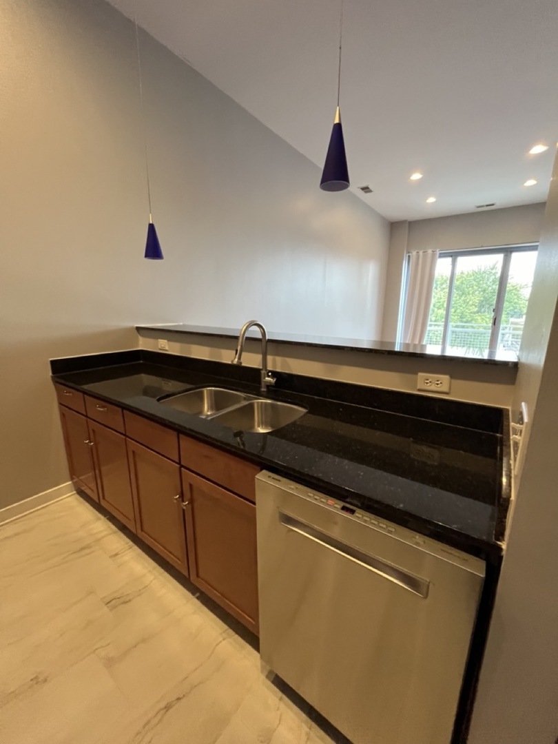 3920 North Sheridan Road, Unit 508 Chicago, IL 60613 - Photo 7 of 17