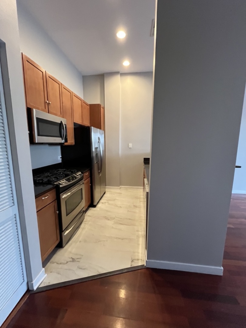 3920 North Sheridan Road, Unit 508 Chicago, IL 60613 - Photo 8 of 17