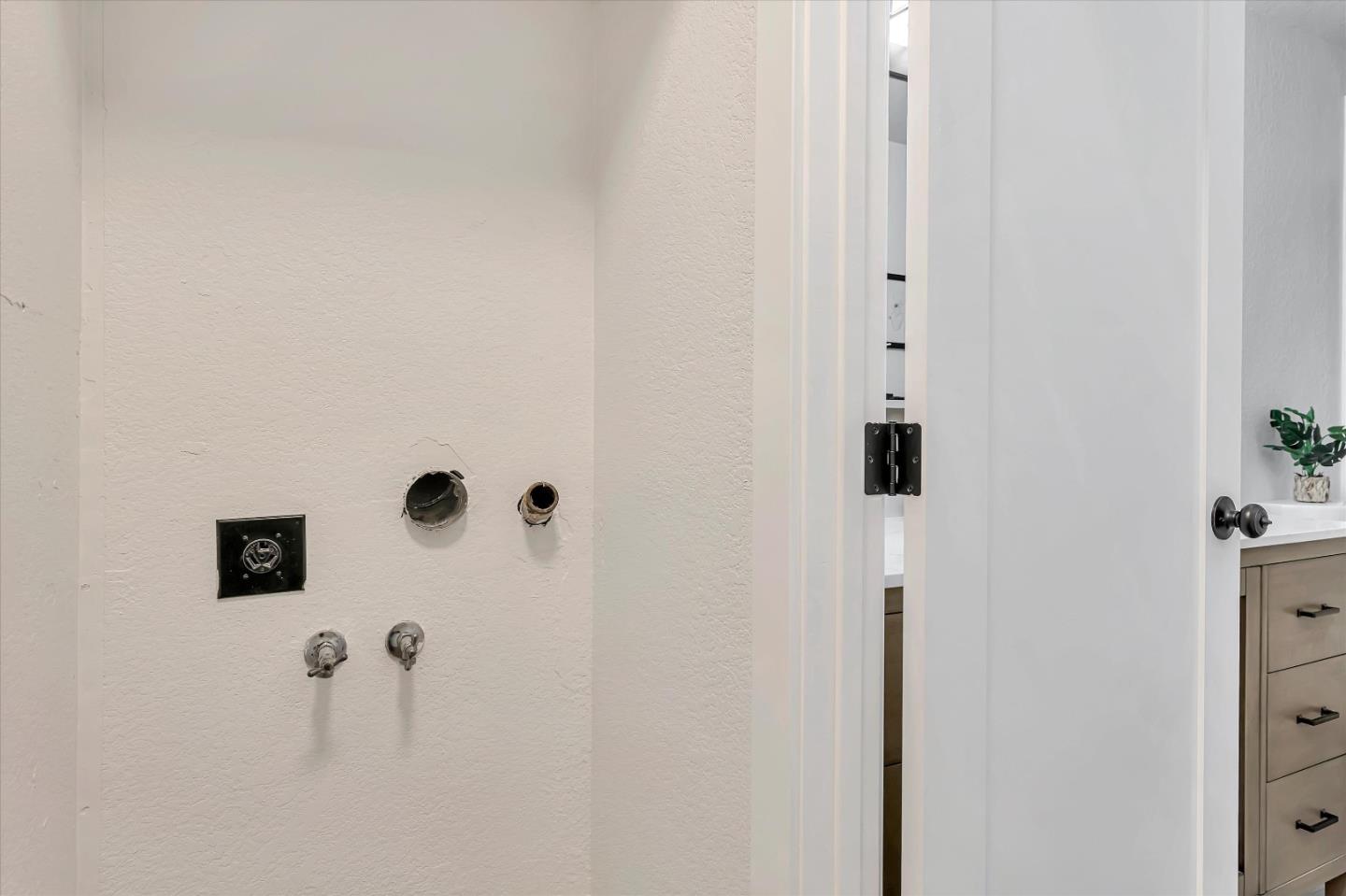 1415 Alma Loop San Jose, CA 95125 - Photo 17 of 25 a bathroom with a shower