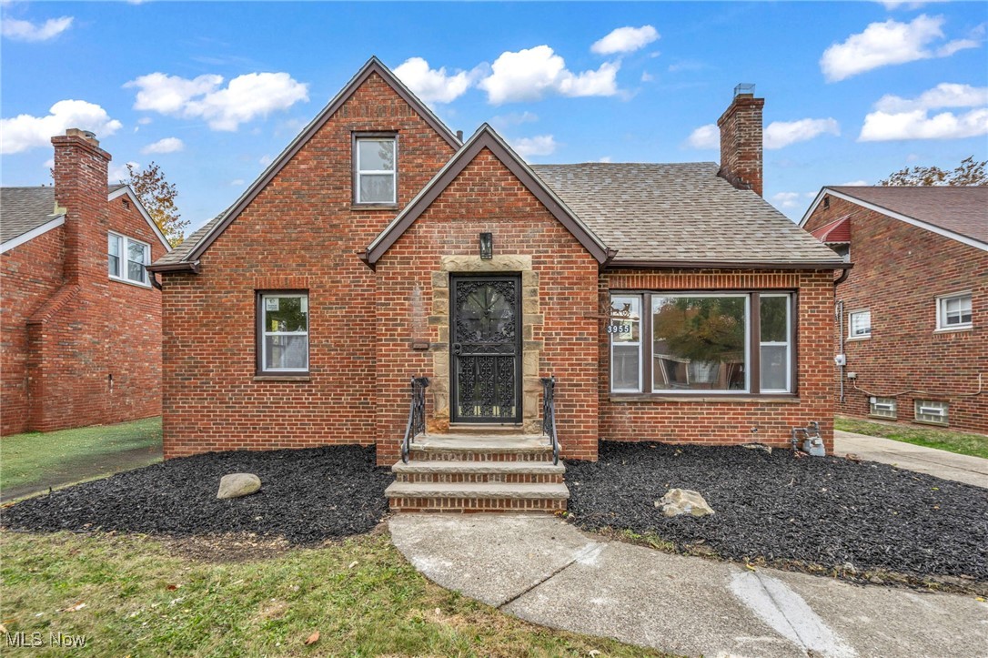 3955 Colony Road Cleveland, OH 44118 - Photo 4 of 48 Gallery Image 4